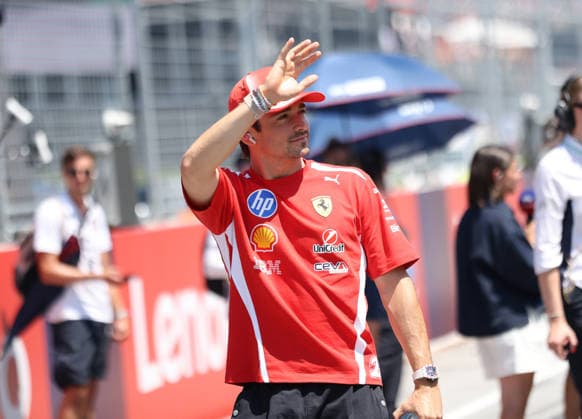 28.06.2026, Red Bull Ring, Spielberg, Formel 1 Großer Preis von Österreich 2026 , im Bild Fahrerparade Fahrerparade, Charles Leclerc (MCO), Scuderia Ferrari HP (Photo by Milan Klemenc Hasan Bratic DeFodi Images) - *** June 28, 2026, Red Bull Ring, Spielberg, 2026 Formula 1 Austrian Grand Prix; pictured: drivers parade, Charles Leclerc (MCO), Scuderia Ferrari HP Photo by Milan Klemenc, Hasan Bratic, DeFodi Images