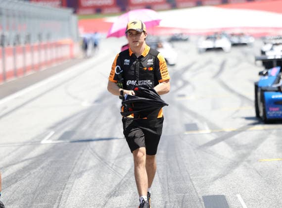 28.06.2026, Red Bull Ring, Spielberg, Formel 1 Großer Preis von Österreich 2026 , im Bild Fahrerparade Fahrerparade, Oscar Piastri (AUS), McLaren Mastercard F1 Team (Photo by Milan Klemenc Hasan Bratic DeFodi Images) - *** June 28, 2026, Red Bull Ring, Spielberg, 2026 Formula 1 Austrian Grand Prix; pictured: drivers parade, Oscar Piastri (AUS), McLaren Mastercard F1 Team. Photo by Milan Klemenc, Hasan Bratic, DeFodi Images