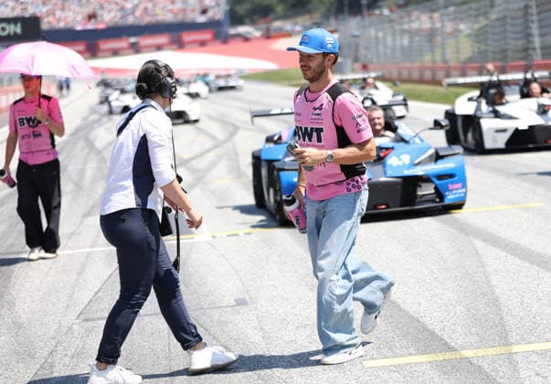 28.06.2026, Red Bull Ring, Spielberg, Formel 1 Großer Preis von Österreich 2026 , im Bild Fahrerparade Fahrerparade, Pierre Gasly (FRA), BWT Alpine F1 Team (Photo by Milan Klemenc Hasan Bratic DeFodi Images) - *** June 28, 2026, Red Bull Ring, Spielberg, 2026 Formula 1 Austrian Grand Prix, pictured: drivers parade, Pierre Gasly (FRA), BWT Alpine F1 Team. Photo by Milan Klemenc, Hasan Bratic, DeFodi Images
