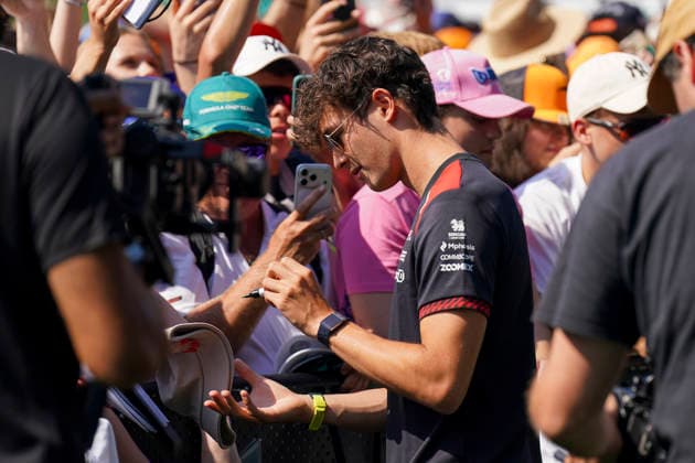 FORMULA ONE AUSTRIAN GRAND PRIX 2026 Oliver Bearman 87 (GBR) Haas F1 Team signs autographs for fans whilst arriving for race day during the Formula 1 Lenovo Austrian Grand Prix 2026, 8th round of the 2026 Formula 1 World Championship, WM, Weltmeisterschaft from 26th-28th June, 2026 at the Red Bull Ring, Spielberg, Austria. Credit: Robbie Hoad Every Second Media Editorial use only. All images are copyright Every Second Media Limited. No images may be reproduced without prior permission. Copyright: xIMAGO EveryxSecondxMediax ESM-2048-0398 RobbiexHoadx xEveryxSecondxMediax