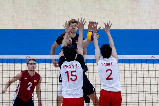 VNL China - Germany 28.06.2026 volleyball, Gliwice , Arena Pre Zero , Mens Volleyball Nations League 2026 FIVB VNL (siatkowka, Liga Narodow, Chiny - Niemcy ), game , match China - Germany image shows: Yann Bohme (attack ) Shikun Peng (15) Chuan Jiang (2) photo Katarzyna Plewczynska Fotostyk Copyright: xKatarzynaxPlewczynskax 20260628KAPL5222
