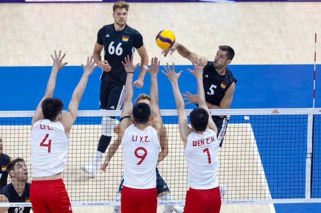 VNL China - Germany 28.06.2026 volleyball, Gliwice , Arena Pre Zero , Mens Volleyball Nations League 2026 FIVB VNL (siatkowka, Liga Narodow, Chiny - Niemcy ), game , match China - Germany image shows: Lei Li (4) Yongzhen Li (9) Zihua Wen (1) Moritz Reichert (5) photo Katarzyna Plewczynska Fotostyk Copyright: xKatarzynaxPlewczynskax 20260628KAPL5245