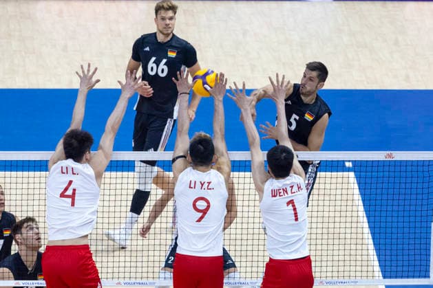 VNL China - Germany 28.06.2026 volleyball, Gliwice , Arena Pre Zero , Mens Volleyball Nations League 2026 FIVB VNL (siatkowka, Liga Narodow, Chiny - Niemcy ), game , match China - Germany image shows: Lei Li (4) Yongzhen Li (9) Zihua Wen (1) Moritz Reichert (5) photo Katarzyna Plewczynska Fotostyk Copyright: xKatarzynaxPlewczynskax 20260628KAPL5246