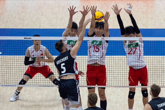VNL China - Germany 28.06.2026 volleyball, Gliwice , Arena Pre Zero , Mens Volleyball Nations League 2026 FIVB VNL (siatkowka, Liga Narodow, Chiny - Niemcy ), game , match China - Germany image shows: Moritz Reichert (5) Shikun Peng (15) Zhihong Xue (27) photo Katarzyna Plewczynska Fotostyk Copyright: xKatarzynaxPlewczynskax 20260628KAPL5671