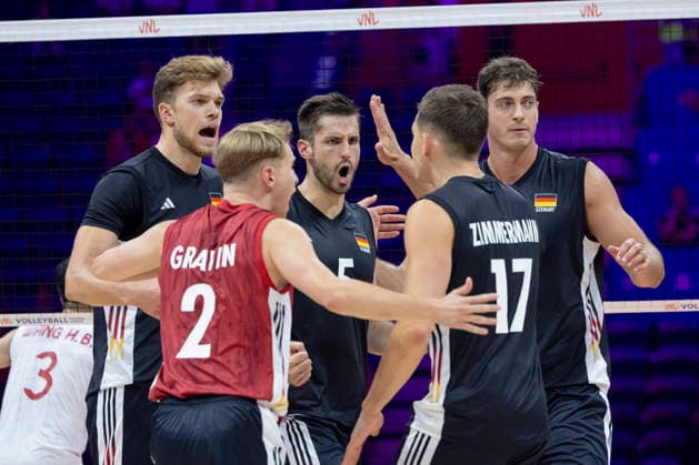 VNL China - Germany 28.06.2026 volleyball, Gliwice , Arena Pre Zero , Mens Volleyball Nations League 2026 FIVB VNL (siatkowka, Liga Narodow, Chiny - Niemcy ), game , match China - Germany image shows: Erik Rohrs (L) Moritz Reichert (C) photo Katarzyna Plewczynska Fotostyk Copyright: xKatarzynaxPlewczynskax 20260628KAPL5748