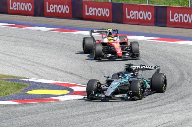 George Russell (Mercedes-AMG Petronas 63) gefolgt von Lewis Hamilton (Scuderia Ferrari HP 44), Rennen, Grosser Preis von Oesterreich, Motorsport, Herren, Formel 1, 28.06.2026 Spielberg Steiermark Oesterreich *** George Russell, Mercedes AMG Petronas 63, followed by Lewis Hamilton, Scuderia Ferrari HP 44; Race, Austrian Grand Prix, Motorsports, Men, Formula 1, June 28, 2026, Spielberg, Styria, Austria Copyright: xkolbert-press ChristianxKolbertx