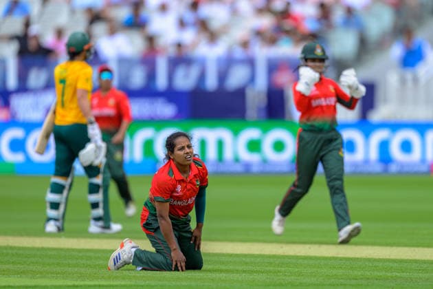 LONDON, ENGLAND JUNE 28 - Ritu Moni of Bangladesh looks dejected after a missed chance during the ICC Women s T20 World Cup game between South Africa Women and Bangadesh Women at Lord s Cricket Ground on June 28, 2026 in London , England . (Photo by Keeran Marquis Sports Press Photo)  Copyright: xKeeranxMarquis SPPx Sportspressphoto_SPR179277