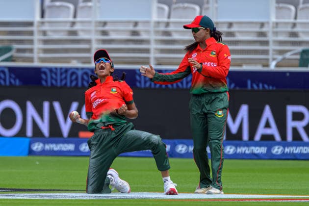 LONDON, ENGLAND JUNE 28 - Shorna Akter of Bangladesh celebrates the wicket of Nadine de Klerk of South Africa during the ICC Women s T20 World Cup game between South Africa Women and Bangadesh Women at Lord s Cricket Ground on June 28, 2026 in London , England . (Photo by Keeran Marquis Sports Press Photo)  Copyright: xKeeranxMarquis SPPx Sportspressphoto_SPR179283