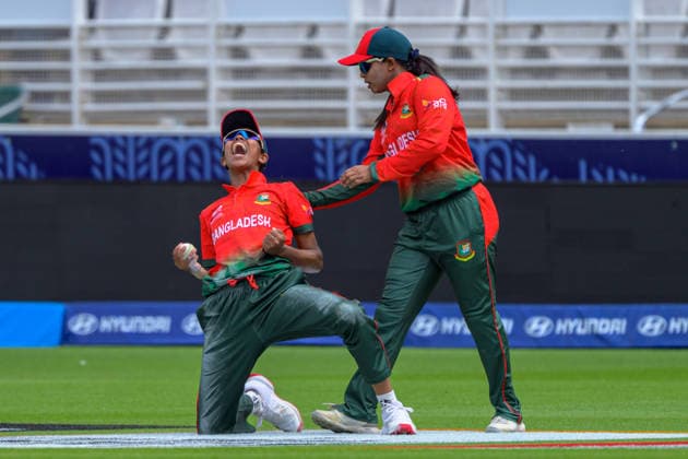 LONDON, ENGLAND JUNE 28 - Shorna Akter of Bangladesh celebrates the wicket of Nadine de Klerk of South Africa during the ICC Women s T20 World Cup game between South Africa Women and Bangadesh Women at Lord s Cricket Ground on June 28, 2026 in London , England . (Photo by Keeran Marquis Sports Press Photo)  Copyright: xKeeranxMarquis SPPx Sportspressphoto_SPR179281