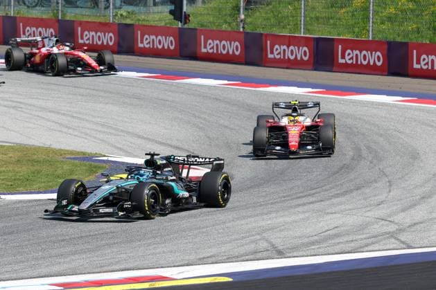 George Russell (Mercedes-AMG Petronas 63) gefolgt von Lewis Hamilton (Scuderia Ferrari HP 44), Rennen, Grosser Preis von Oesterreich, Motorsport, Herren, Formel 1, 28.06.2026 Spielberg Steiermark Oesterreich *** George Russell, Mercedes AMG Petronas 63, followed by Lewis Hamilton, Scuderia Ferrari HP 44; Race, Austrian Grand Prix, Motorsports, Men, Formula 1, June 28, 2026, Spielberg, Styria, Austria Copyright: xkolbert-press ChristianxKolbertx