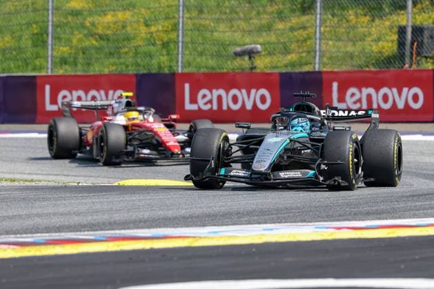 George Russell (Mercedes-AMG Petronas 63), Lewis Hamilton (Scuderia Ferrari HP 44), Rennen, Grosser Preis von Oesterreich, Motorsport, Herren, Formel 1, 28.06.2026 Spielberg Steiermark Oesterreich *** George Russell, Mercedes AMG Petronas 63; Lewis Hamilton, Scuderia Ferrari HP 44; Race; Austrian Grand Prix; Motorsports; Men; Formula 1; June 28, 2026; Spielberg, Styria, Austria Copyright: xkolbert-press ChristianxKolbertx