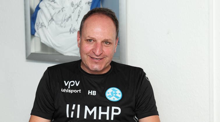 Stuttgart -Degerloch, Fußball SV Stuttgarter Kickers Pressrunde mit Trainer Holger Bachthaler, Trainer Holger Bachthaler *** Stuttgart Degerloch, Soccer: SV Stuttgarter Kickers Press Conference with Coach Holger Bachthaler, Coach Holger Bachthaler