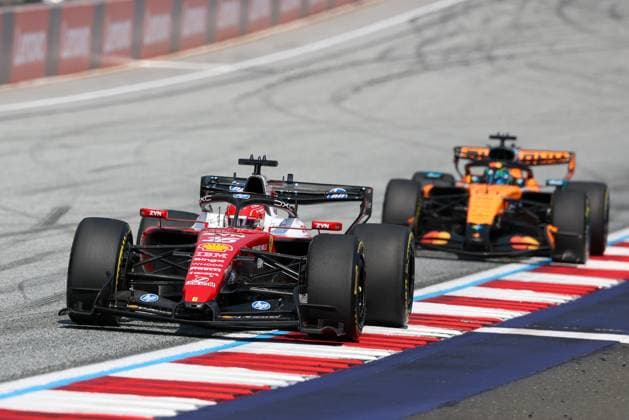 Charles Leclerc (Scuderia Ferrari HP 16), Oscar Piastri (McLaren Formula 1 Team 81), Rennen, Grosser Preis von Oesterreich, Motorsport, Herren, Formel 1, 28.06.2026 Spielberg Steiermark Oesterreich *** Charles Leclerc, Scuderia Ferrari, 16; Oscar Piastri, McLaren Formula 1 Team, 81; Race; Austrian Grand Prix; Motorsports; Men; Formula 1; June 28, 2026; Spielberg, Styria, Austria Copyright: xkolbert-press ChristianxKolbertx