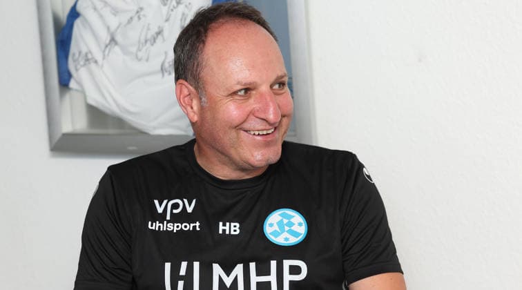 Stuttgart -Degerloch, Fußball SV Stuttgarter Kickers Pressrunde mit Trainer Holger Bachthaler, Trainer Holger Bachthaler, *** Stuttgart Degerloch, Soccer: SV Stuttgarter Kickers Press Conference with Coach Holger Bachthaler, Coach Holger Bachthaler,