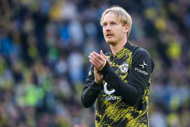 1. Bundesliga - Borussia Dortmund - Eintracht Frankfurt am 08.05.2026 im Signal Iduna Park in Dortmund Julian Brandt (Dortmund 10) bedankt sich bei den Fans *** 1 Bundesliga: Borussia Dortmund vs. Eintracht Frankfurt on May 8, 2026, at Signal Iduna Park in Dortmund. Julian Brandt (No. 10) of Dortmund thanks the fans. MH