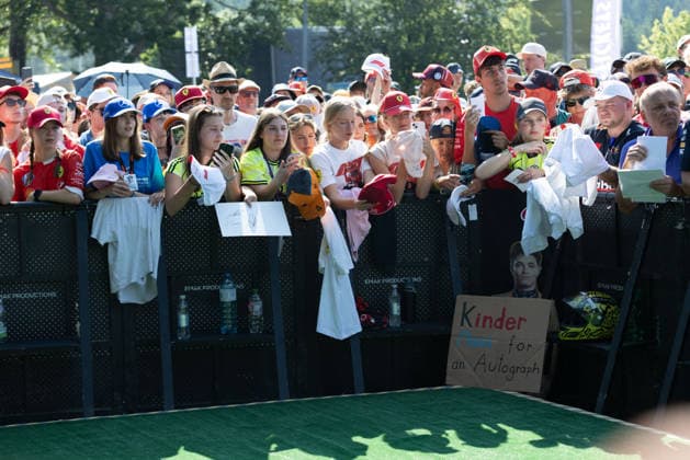 Supporters waiting for the drivers during the Pre-Race of Formula 1 Rolex Austrian Grand Prix 2026 at Red Bull Ring in Spielberg, Austria. Round 10 of the 2026 FIA Formula One World Championship, WM, Weltmeisterschaft held June 26-28, 2026. The Red Bull Ring in Spielberg, set amid the scenic hills of Styria, is one of the shorter circuits on the calendar yet delivers intense wheel-to-wheel racing. Formula 1 Rolex Austrian Grand Prix 2026 - Round 10 - Red Bull Ring F1-2026-R10-AUT