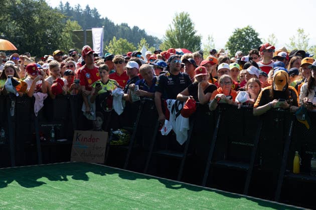 Supporters waiting for the drivers during the Pre-Race of Formula 1 Rolex Austrian Grand Prix 2026 at Red Bull Ring in Spielberg, Austria. Round 10 of the 2026 FIA Formula One World Championship, WM, Weltmeisterschaft held June 26-28, 2026. The Red Bull Ring in Spielberg, set amid the scenic hills of Styria, is one of the shorter circuits on the calendar yet delivers intense wheel-to-wheel racing. Formula 1 Rolex Austrian Grand Prix 2026 - Round 10 - Red Bull Ring F1-2026-R10-AUT