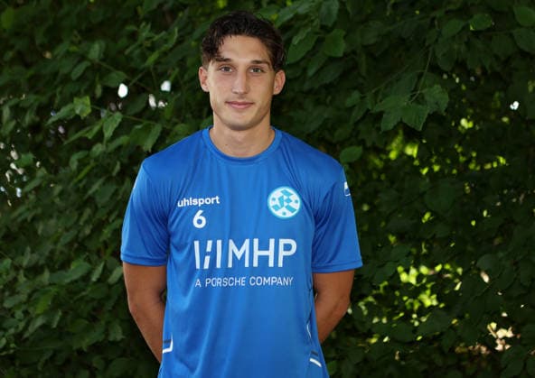 Stuttgart -Degerloch, Fußball SV Stuttgarter Kickers Trainingsauftakt, Neuzugang Ben-Luca Fisher *** Stuttgart Degerloch, Soccer: SV Stuttgarter Kickers Kick Off Training, New Signing Ben Luca Fisher