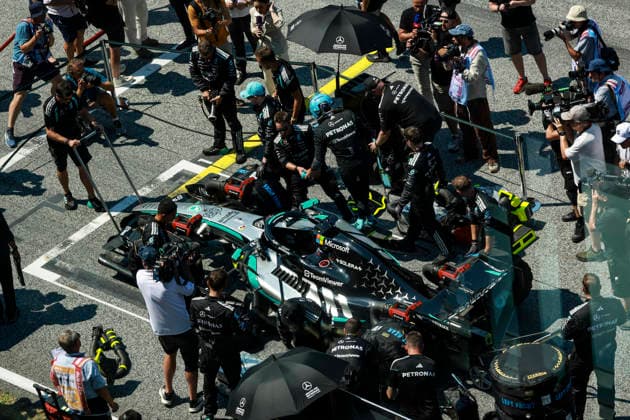 F1 - AUSTRIAN GRAND PRIX 2026 RUSSELL George (gbr), Mercedes AMG F1 Team W17, portrait mechanic, mecanicien, mechanics starting grid during the Formula 1 Austrian Grand Prix 2026, 8th round of the 2026 Formula One World Championship, WM, Weltmeisterschaft from June 26 to 28, 2026 on the Red Bull Ring, in Spielberg, Austria - SpielbergAustria  Copyright: xFLORENTxGOODENx