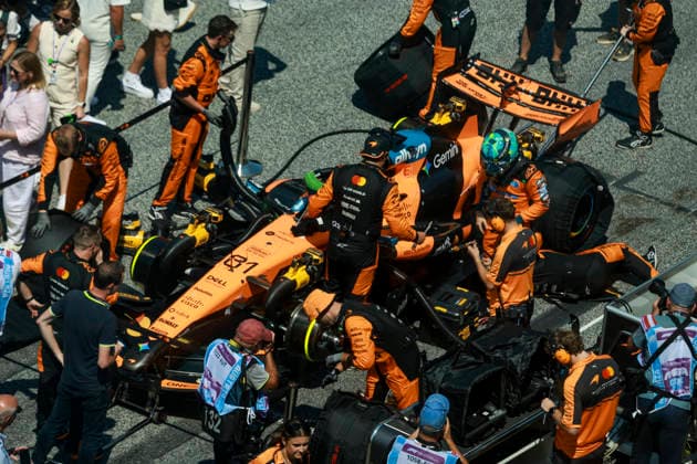 F1 - AUSTRIAN GRAND PRIX 2026 PIASTRI Oscar (aus), McLaren F1 Team MCL40, portrait mechanic, mecanicien, mechanics during the Formula 1 Austrian Grand Prix 2026, 8th round of the 2026 Formula One World Championship, WM, Weltmeisterschaft from June 26 to 28, 2026 on the Red Bull Ring, in Spielberg, Austria - SpielbergAustria  Copyright: xFLORENTxGOODENx