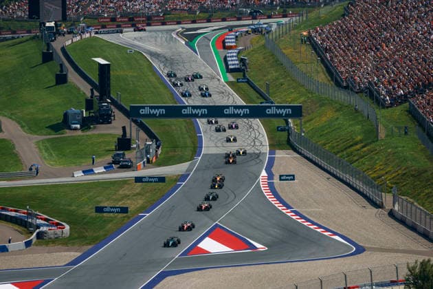 F1 - AUSTRIAN GRAND PRIX 2026 start of the race, depart, 63 RUSSELL George (gbr), Mercedes AMG F1 Team W17, action 44 HAMILTON Lewis (gbr), Scuderia Ferrari SF-26, action 16 LECLERC Charles (mco), Scuderia Ferrari SF-26, action 12 KIMI ANTONELLI Andrea (ita), Mercedes AMG F1 Team W17, action 03 VERSTAPPEN Max (nld), Red Bull Racing Ford RB22, action 81 PIASTRI Oscar (aus), McLaren F1 Team MCL40, action 01 NORRIS Lando (gbr), McLaren F1 Team MCL40, action during the Formula 1 Austrian Grand Prix 2026, 8th round of the 2026 Formula One World Championship, WM, Weltmeisterschaft from June 26 to 28, 2026 on the Red Bull Ring, in Spielberg, Austria - SpielbergAustria  Copyright: xFLORENTxGOODENx