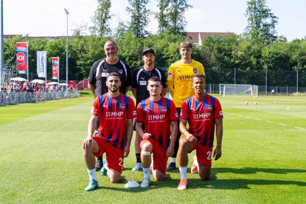 von oben links: Frank Schmidt (FC Heidenheim, Cheftrainer), Marc Schnatterer (FC Heidenheim, Co-Trainer), Felix Mark (FC Heidenheim, 40),Oualid Mhambi (FC Heidenheim, 23), Paul Hennrich (FC Heidenheim, 8) und Marcel Costly (FC Heidenheim, 24) 1.FC Heidenheim, Trainingsauftakt, Fußball, 2. Bundesliga, Saison 2026 2027, 28.06.2026, 1.FC Heidenheim, Trikotvorstellung, Fußball, 2. Bundesliga, Saison 2026 2027, 28.06.2026 Heidenheim *** From the top left: Frank Schmidt, FC Heidenheim, head coach; Marc Schnatterer, FC Heidenheim, assistant coach; Felix Mark, FC Heidenheim, 40; Oualid Mhambi, FC Heidenheim, 23; Paul Hennrich, FC Heidenheim, 8, and Marcel Costly, FC Heidenheim, 24, 1 FC Heidenheim, start of training, soccer, 2. Bundesliga, 2026–2027 season, June 28, 2026, 1 FC Heidenheim, jersey unveiling, soccer, 2. Bundesliga, 2026–2027 season, June 28, 2026, Heidenheim Copyright: xEibner-Pressefoto MaxxVogelx EP_MVL