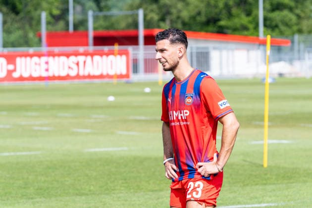 Leart Paqarada (FC Heidenheim, 23), 1.FC Heidenheim, Trainingsauftakt, Fußball, 2. Bundesliga, Saison 2026 2027, 28.06.2026, 1.FC Heidenheim, Trikotvorstellung, Fußball, 2. Bundesliga, Saison 2026 2027, 28.06.2026 Heidenheim *** Leart Paqarada, FC Heidenheim, 23, 1 FC Heidenheim, Start of Training, Soccer, 2. Bundesliga, 2026–2027 Season, June 28, 2026, 1 FC Heidenheim, jersey unveiling, soccer, 2. Bundesliga, 2026–2027 season, June 28, 2026, Heidenheim Copyright: xEibner-Pressefoto MaxxVogelx EP_MVL