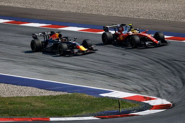 F1 - AUSTRIAN GRAND PRIX 2026 03 VERSTAPPEN Max (nld), Red Bull Racing Ford RB22, action 44 HAMILTON Lewis (gbr), Scuderia Ferrari SF-26, action during the Formula 1 Austrian Grand Prix 2026, 8th round of the 2026 Formula One World Championship, WM, Weltmeisterschaft from June 26 to 28, 2026 on the Red Bull Ring, in Spielberg, Austria - SpielbergAustria  Copyright: xFLORENTxGOODENx
