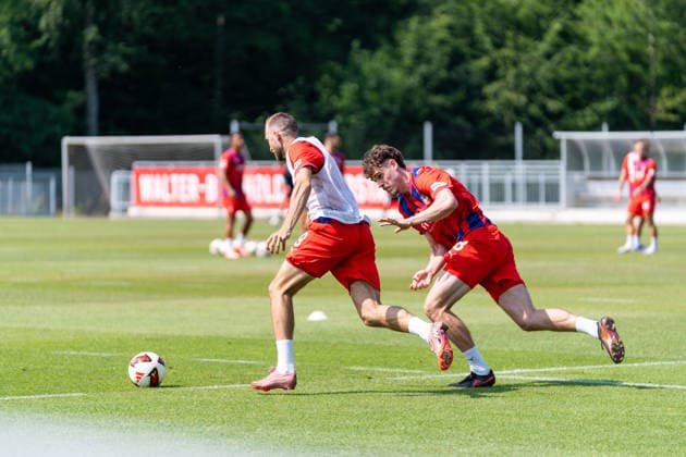 Jonas Foehrenbach (FC Heidenheim, 19) und Adam Koelle (FC Heidenheim, 28), 1.FC Heidenheim, Trainingsauftakt, Fußball, 2. Bundesliga, Saison 2026 2027, 28.06.2026, 1.FC Heidenheim, Trikotvorstellung, Fußball, 2. Bundesliga, Saison 2026 2027, 28.06.2026 Heidenheim *** Jonas Foehrenbach, FC Heidenheim, 19, and Adam Koelle, FC Heidenheim, 28, 1. FC Heidenheim, start of training, soccer, 2. Bundesliga, 2026–2027 season, June 28, 2026, 1 FC Heidenheim, jersey unveiling, soccer, 2. Bundesliga, 2026–2027 season, June 28, 2026, Heidenheim Copyright: xEibner-Pressefoto MaxxVogelx EP_MVL