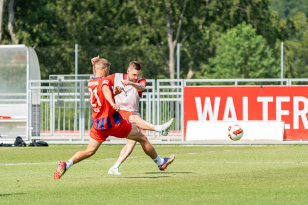 Adrian Beck (FC Heidenheim, 21) und Patrick Mainka (FC Heidenheim, 06), 1.FC Heidenheim, Trainingsauftakt, Fußball, 2. Bundesliga, Saison 2026 2027, 28.06.2026, 1.FC Heidenheim, Trikotvorstellung, Fußball, 2. Bundesliga, Saison 2026 2027, 28.06.2026 Heidenheim *** Adrian Beck, FC Heidenheim, 21, and Patrick Mainka, FC Heidenheim, 06, 1 FC Heidenheim, start of training, soccer, 2. Bundesliga, 2026–2027 season, June 28, 2026, 1 FC Heidenheim, jersey unveiling, soccer, 2. Bundesliga, 2026–2027 season, June 28, 2026, Heidenheim Copyright: xEibner-Pressefoto MaxxVogelx EP_MVL