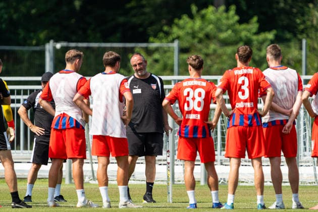 Ansprache von Frank Schmidt (FC Heidenheim, Cheftrainer), 1.FC Heidenheim, Trainingsauftakt, Fußball, 2. Bundesliga, Saison 2026 2027, 28.06.2026, 1.FC Heidenheim, Trikotvorstellung, Fußball, 2. Bundesliga, Saison 2026 2027, 28.06.2026 Heidenheim *** Remarks by Frank Schmidt, Head Coach of FC Heidenheim, 1 FC Heidenheim, Start of Training, Soccer, 2. Bundesliga, 2026–2027 Season, June 28, 2026, 1 FC Heidenheim, jersey unveiling, soccer, 2. Bundesliga, 2026–2027 season, June 28, 2026, Heidenheim Copyright: xEibner-Pressefoto MaxxVogelx EP_MVL