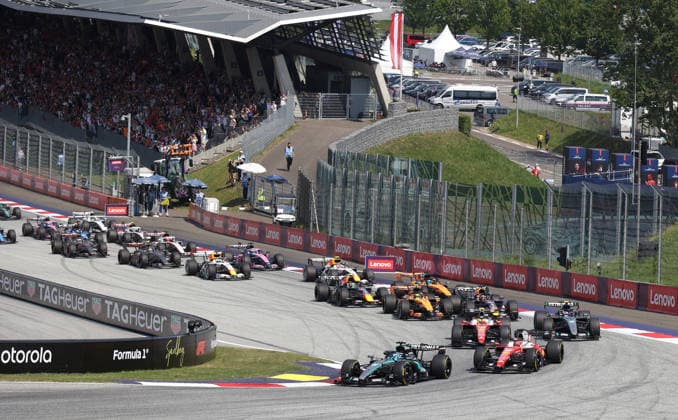 28.06.2026, Red Bull Ring, Spielberg, Formel 1 Großer Preis von Österreich 2026 , im Bild Rennstart:, George Russell (GBR), Mercedes-AMG Petronas Formula One Team, Lewis Hamilton (GBR), Scuderia Ferrari HP, Charles Leclerc (MCO), Max Verstappen (NLD), Oracle Red Bull Racing, Andrea Kimi Antonelli (ITA), Lando Norris (GBR), McLaren Mastercard F1 Team, Oscar Piastri (AUS) (Photo by Alessandro Martellotta Hasan Bratic DeFodi Images) - *** June 28, 2026, Red Bull Ring, Spielberg, 2026 Formula 1 Austrian Grand Prix, pictured: race start, George Russell (GBR), Mercedes AMG Petronas Formula One Team, Lewis Hamilton (GBR), Scuderia Ferrari HP, Charles Leclerc (MCO), Max Verstappen (NLD), Oracle Red Bull Racing, Andrea Kimi Antonelli (ITA), Lando Norris (GBR), McLaren Mastercard F1 Team, Oscar Piastri (AUS). Photo by Alessandro Martellotta, Hasan Bratic, DeFodi Images