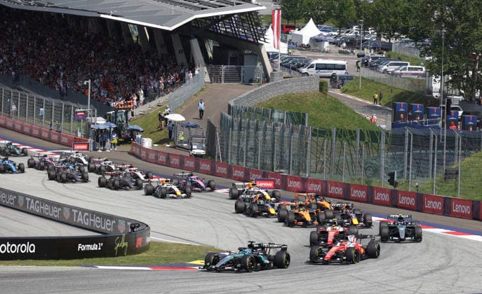 28.06.2026, Red Bull Ring, Spielberg, Formel 1 Großer Preis von Österreich 2026 , im Bild Rennstart:, George Russell (GBR), Mercedes-AMG Petronas Formula One Team, Lewis Hamilton (GBR), Scuderia Ferrari HP, Charles Leclerc (MCO), Max Verstappen (NLD), Oracle Red Bull Racing, Andrea Kimi Antonelli (ITA), Lando Norris (GBR), McLaren Mastercard F1 Team, Oscar Piastri (AUS) (Photo by Alessandro Martellotta Hasan Bratic DeFodi Images) - *** June 28, 2026, Red Bull Ring, Spielberg, 2026 Formula 1 Austrian Grand Prix, pictured: race start, George Russell (GBR), Mercedes AMG Petronas Formula One Team, Lewis Hamilton (GBR), Scuderia Ferrari HP, Charles Leclerc (MCO), Max Verstappen (NLD), Oracle Red Bull Racing, Andrea Kimi Antonelli (ITA), Lando Norris (GBR), McLaren Mastercard F1 Team, Oscar Piastri (AUS). Photo by Alessandro Martellotta, Hasan Bratic, DeFodi Images