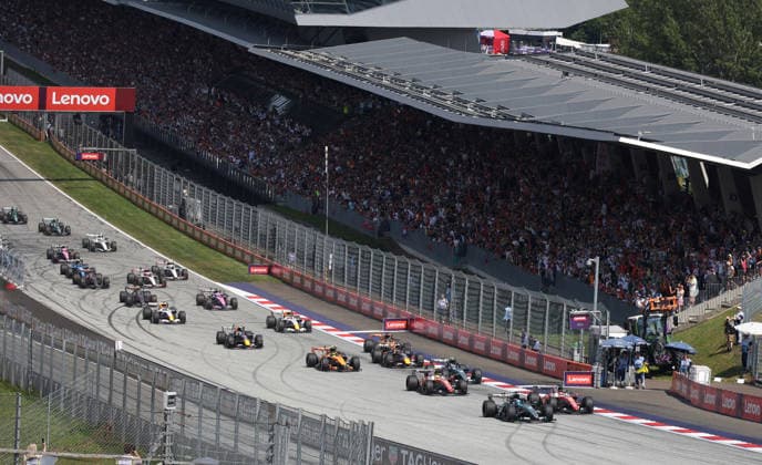 28.06.2026, Red Bull Ring, Spielberg, Formel 1 Großer Preis von Österreich 2026 , im Bild Rennstart:, George Russell (GBR), Mercedes-AMG Petronas Formula One Team, Lewis Hamilton (GBR), Scuderia Ferrari HP, Charles Leclerc (MCO), Max Verstappen (NLD), Oracle Red Bull Racing, Andrea Kimi Antonelli (ITA), Lando Norris (GBR), McLaren Mastercard F1 Team, Oscar Piastri (AUS) (Photo by Alessandro Martellotta Hasan Bratic DeFodi Images) - *** June 28, 2026, Red Bull Ring, Spielberg, 2026 Formula 1 Austrian Grand Prix, pictured: race start, George Russell (GBR), Mercedes AMG Petronas Formula One Team, Lewis Hamilton (GBR), Scuderia Ferrari HP, Charles Leclerc (MCO), Max Verstappen (NLD), Oracle Red Bull Racing, Andrea Kimi Antonelli (ITA), Lando Norris (GBR), McLaren Mastercard F1 Team, Oscar Piastri (AUS). Photo by Alessandro Martellotta, Hasan Bratic, DeFodi Images