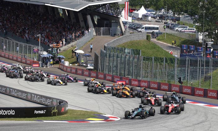 28.06.2026, Red Bull Ring, Spielberg, Formel 1 Großer Preis von Österreich 2026 , im Bild Rennstart:, George Russell (GBR), Mercedes-AMG Petronas Formula One Team, Lewis Hamilton (GBR), Scuderia Ferrari HP, Charles Leclerc (MCO), Max Verstappen (NLD), Oracle Red Bull Racing, Andrea Kimi Antonelli (ITA), Lando Norris (GBR), McLaren Mastercard F1 Team, Oscar Piastri (AUS) (Photo by Alessandro Martellotta Hasan Bratic DeFodi Images) - *** June 28, 2026, Red Bull Ring, Spielberg, 2026 Formula 1 Austrian Grand Prix, pictured: race start, George Russell (GBR), Mercedes AMG Petronas Formula One Team, Lewis Hamilton (GBR), Scuderia Ferrari HP, Charles Leclerc (MCO), Max Verstappen (NLD), Oracle Red Bull Racing, Andrea Kimi Antonelli (ITA), Lando Norris (GBR), McLaren Mastercard F1 Team, Oscar Piastri (AUS). Photo by Alessandro Martellotta, Hasan Bratic, DeFodi Images