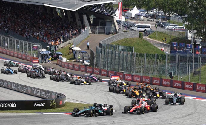 28.06.2026, Red Bull Ring, Spielberg, Formel 1 Großer Preis von Österreich 2026 , im Bild Rennstart:, George Russell (GBR), Mercedes-AMG Petronas Formula One Team, Lewis Hamilton (GBR), Scuderia Ferrari HP, Charles Leclerc (MCO), Max Verstappen (NLD), Oracle Red Bull Racing, Andrea Kimi Antonelli (ITA), Lando Norris (GBR), McLaren Mastercard F1 Team, Oscar Piastri (AUS) (Photo by Alessandro Martellotta Hasan Bratic DeFodi Images) - *** June 28, 2026, Red Bull Ring, Spielberg, 2026 Formula 1 Austrian Grand Prix, pictured: race start, George Russell (GBR), Mercedes AMG Petronas Formula One Team, Lewis Hamilton (GBR), Scuderia Ferrari HP, Charles Leclerc (MCO), Max Verstappen (NLD), Oracle Red Bull Racing, Andrea Kimi Antonelli (ITA), Lando Norris (GBR), McLaren Mastercard F1 Team, Oscar Piastri (AUS). Photo by Alessandro Martellotta, Hasan Bratic, DeFodi Images