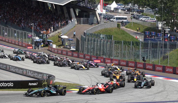 28.06.2026, Red Bull Ring, Spielberg, Formel 1 Großer Preis von Österreich 2026 , im Bild Rennstart:, George Russell (GBR), Mercedes-AMG Petronas Formula One Team, Lewis Hamilton (GBR), Scuderia Ferrari HP, Charles Leclerc (MCO), Max Verstappen (NLD), Oracle Red Bull Racing, Andrea Kimi Antonelli (ITA), Lando Norris (GBR), McLaren Mastercard F1 Team, Oscar Piastri (AUS) (Photo by Alessandro Martellotta Hasan Bratic DeFodi Images) - *** June 28, 2026, Red Bull Ring, Spielberg, 2026 Formula 1 Austrian Grand Prix, pictured: race start, George Russell (GBR), Mercedes AMG Petronas Formula One Team, Lewis Hamilton (GBR), Scuderia Ferrari HP, Charles Leclerc (MCO), Max Verstappen (NLD), Oracle Red Bull Racing, Andrea Kimi Antonelli (ITA), Lando Norris (GBR), McLaren Mastercard F1 Team, Oscar Piastri (AUS). Photo by Alessandro Martellotta, Hasan Bratic, DeFodi Images