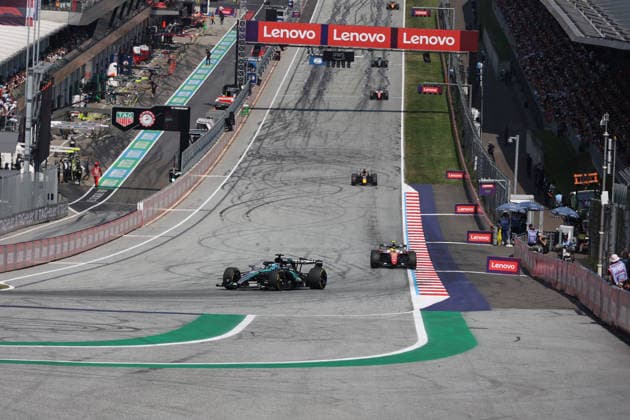 28.06.2026, Red Bull Ring, Spielberg, Formel 1 Großer Preis von Österreich 2026 , im Bild George Russell (GBR), Mercedes-AMG Petronas Formula One Team, Lewis Hamilton (GBR), Scuderia Ferrari HP, Max Verstappen (NLD), Oracle Red Bull Racing (Photo by Alessandro Martellotta Hasan Bratic DeFodi Images) - *** June 28, 2026, Red Bull Ring, Spielberg, 2026 Formula 1 Austrian Grand Prix; pictured: George Russell (GBR), Mercedes AMG Petronas Formula One Team; Lewis Hamilton (GBR), Scuderia Ferrari HP; Max Verstappen (NLD), Oracle Red Bull Racing. Photo by Alessandro Martellotta, Hasan Bratic, DeFodi Images