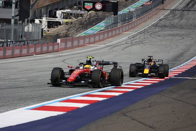 28.06.2026, Red Bull Ring, Spielberg, Formel 1 Großer Preis von Österreich 2026 , im Bild Lewis Hamilton (GBR), Scuderia Ferrari HP, Max Verstappen (NLD), Oracle Red Bull Racing (Photo by Alessandro Martellotta Hasan Bratic DeFodi Images) - *** June 28, 2026, Red Bull Ring, Spielberg, 2026 Formula 1 Austrian Grand Prix; pictured: Lewis Hamilton (GBR), Scuderia Ferrari HP, Max Verstappen (NLD), Oracle Red Bull Racing. Photo by Alessandro Martellotta, Hasan Bratic, DeFodi Images