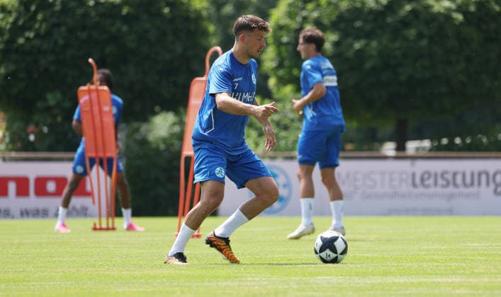 Stuttgart -Degerloch, Fußball SV Stuttgarter Kickers Trainingsauftakt, Neuzugang Yannick Glessing *** Stuttgart Degerloch, Soccer: SV Stuttgarter Kickers Kick Off Training, New Signing Yannick Glessing