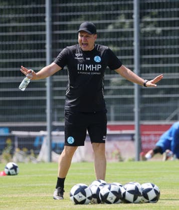Stuttgart -Degerloch, Fußball SV Stuttgarter Kickers Trainingsauftakt, Trainer Holger Bachthaler *** Stuttgart Degerloch, Soccer: SV Stuttgarter Kickers Kick Off Training, Coach Holger Bachthaler
