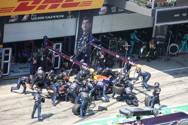 28.06.2026, Red Bull Ring, Spielberg, Formel 1 Großer Preis von Österreich 2026 , im Bild Boxenstop von Isack Hadjar (FRA), Oracle Red Bull Racing (Photo by Alessandro Martellotta Hasan Bratic DeFodi Images) - *** June 28, 2026, Red Bull Ring, Spielberg, 2026 Formula 1 Austrian Grand Prix; pictured: Isack Hadjar (FRA) during a pit stop, Oracle Red Bull Racing. Photo by Alessandro Martellotta, Hasan Bratic, DeFodi Images