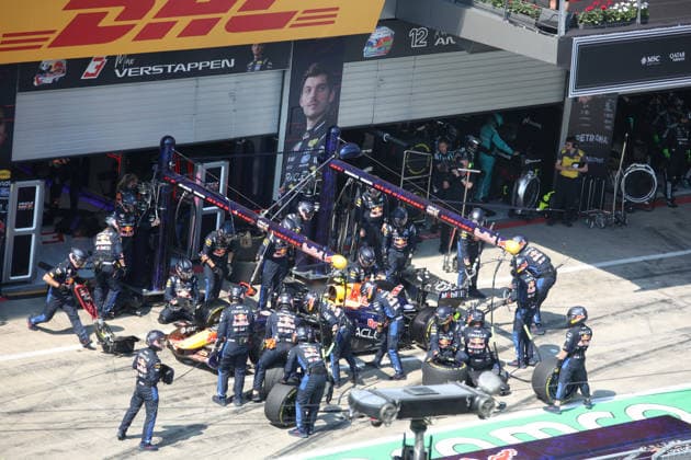 28.06.2026, Red Bull Ring, Spielberg, Formel 1 Großer Preis von Österreich 2026 , im Bild Boxenstop von Isack Hadjar (FRA), Oracle Red Bull Racing (Photo by Alessandro Martellotta Hasan Bratic DeFodi Images) - *** June 28, 2026, Red Bull Ring, Spielberg, 2026 Formula 1 Austrian Grand Prix; pictured: Isack Hadjar (FRA) during a pit stop, Oracle Red Bull Racing. Photo by Alessandro Martellotta, Hasan Bratic, DeFodi Images