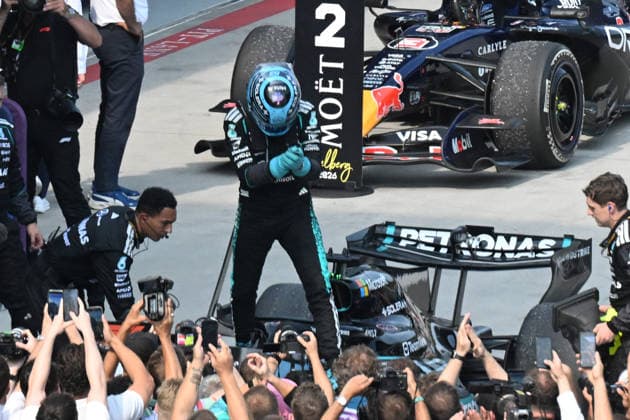28.06.2026, xsvx, Motorsport FIA Formel 1, Grand Prix von Österreich v.l. George Russell (Mercedes AMG Petronas) Startnummer 63 jubelt ueber den Sieg (FIA REGULATIONS PROHIBIT ANY USE OF PHOTOGRAPHS as IMAGE SEQUENCES and or QUASI-VIDEO) Zeltweg-Spielberg *** June 28, 2026, xsvx, Motorsport FIA Formula 1, Austrian Grand Prix: George Russell of Mercedes AMG Petronas, car No. 63, celebrates his victory. FIA REGULATIONS PROHIBIT ANY USE OF PHOTOGRAPHS AS IMAGE SEQUENCES AND OR QUASI-VIDEO. Zeltweg, Spielberg