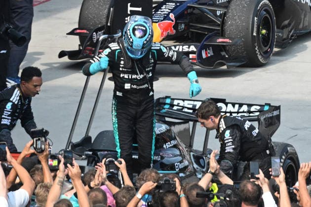 28.06.2026, xsvx, Motorsport FIA Formel 1, Grand Prix von Österreich v.l. George Russell (Mercedes AMG Petronas) Startnummer 63 jubelt ueber den Sieg (FIA REGULATIONS PROHIBIT ANY USE OF PHOTOGRAPHS as IMAGE SEQUENCES and or QUASI-VIDEO) Zeltweg-Spielberg *** June 28, 2026, xsvx, Motorsport FIA Formula 1, Austrian Grand Prix: George Russell of Mercedes AMG Petronas, car No. 63, celebrates his victory. FIA REGULATIONS PROHIBIT ANY USE OF PHOTOGRAPHS AS IMAGE SEQUENCES AND OR QUASI-VIDEO. Zeltweg, Spielberg