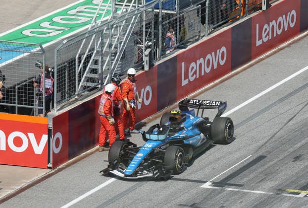 28.06.2026, Red Bull Ring, Spielberg, Formel 1 Großer Preis von Österreich 2026 , im Bild Carlos Sainz Jr. (ESP), Atlassian Williams F1 Team stellt sein Auto mit Defekt auf der Start-Zielgeraden ab. (Photo by Alessandro Martellotta Hasan Bratic DeFodi Images) - *** June 28, 2026, Red Bull Ring, Spielberg, 2026 Formula 1 Austrian Grand Prix; pictured: Carlos Sainz Jr. (ESP) of the Atlassian Williams F1 Team parks his car, which has suffered a mechanical failure, on the start-finish straight. Photo by Alessandro Martellotta, Hasan Bratic, DeFodi Images