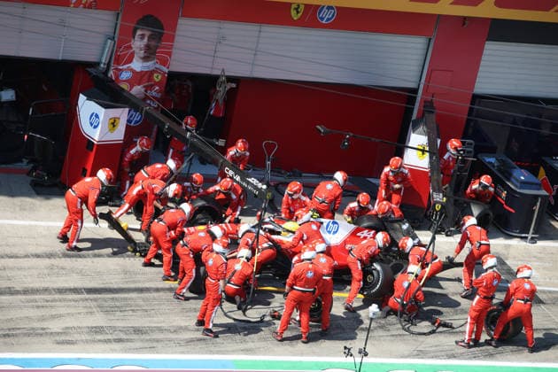 28.06.2026, Red Bull Ring, Spielberg, Formel 1 Großer Preis von Österreich 2026 , im Bild Boxenstop für Lewis Hamilton (GBR), Scuderia Ferrari HP (Photo by Alessandro Martellotta Hasan Bratic DeFodi Images) - *** June 28, 2026, Red Bull Ring, Spielberg, 2026 Formula 1 Austrian Grand Prix; pictured: a pit stop for Lewis Hamilton (GBR), Scuderia Ferrari HP Photo by Alessandro Martellotta, Hasan Bratic, DeFodi Images