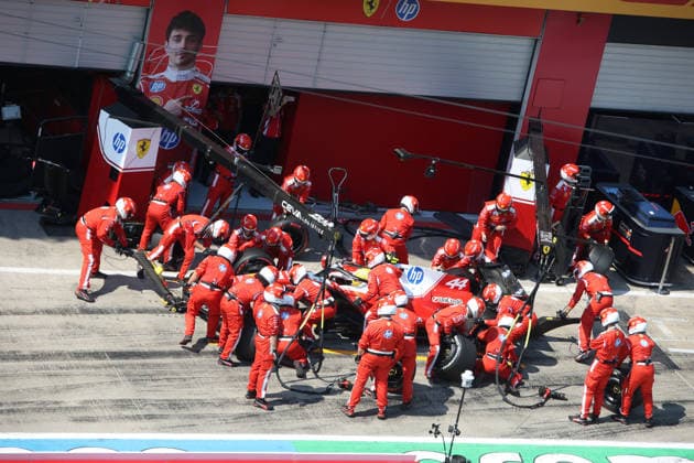 28.06.2026, Red Bull Ring, Spielberg, Formel 1 Großer Preis von Österreich 2026 , im Bild Boxenstop für Lewis Hamilton (GBR), Scuderia Ferrari HP (Photo by Alessandro Martellotta Hasan Bratic DeFodi Images) - *** June 28, 2026, Red Bull Ring, Spielberg, 2026 Formula 1 Austrian Grand Prix; pictured: a pit stop for Lewis Hamilton (GBR), Scuderia Ferrari HP Photo by Alessandro Martellotta, Hasan Bratic, DeFodi Images