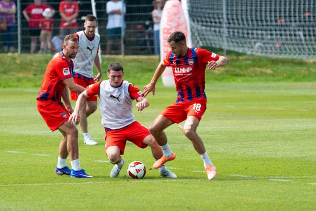 Paul Hennrich (FC Heidenheim, 08) und Marvin Pieringer (FC Heidenheim, 18), 1.FC Heidenheim, Trainingsauftakt, Fußball, 2. Bundesliga, Saison 2026 2027, 28.06.2026, 1.FC Heidenheim, Trikotvorstellung, Fußball, 2. Bundesliga, Saison 2026 2027, 28.06.2026 Heidenheim *** Paul Hennrich, FC Heidenheim, 08, and Marvin Pieringer, FC Heidenheim, 18, 1. FC Heidenheim, start of training, soccer, 2. Bundesliga, 2026–2027 season, June 28, 2026, 1 FC Heidenheim, jersey unveiling, soccer, 2. Bundesliga, 2026–2027 season, June 28, 2026, Heidenheim Copyright: xEibner-Pressefoto MaxxVogelx EP_MVL