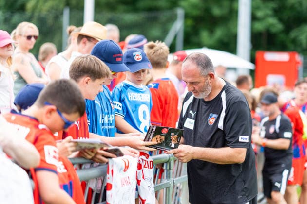Frank Schmidt (FC Heidenheim, Cheftrainer), 1.FC Heidenheim, Trainingsauftakt, Fußball, 2. Bundesliga, Saison 2026 2027, 28.06.2026, 1.FC Heidenheim, Trikotvorstellung, Fußball, 2. Bundesliga, Saison 2026 2027, 28.06.2026 Heidenheim *** Frank Schmidt, FC Heidenheim, Head Coach, 1 FC Heidenheim, Start of Training, Soccer, 2. Bundesliga, 2026–2027 Season, June 28, 2026, 1 FC Heidenheim, jersey unveiling, soccer, 2. Bundesliga, 2026–2027 season, June 28, 2026, Heidenheim Copyright: xEibner-Pressefoto MaxxVogelx EP_MVL